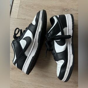 Nike dunk low Panda size 8.5
